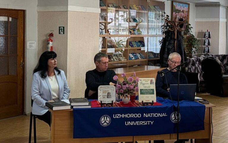 Минуле крізь призму документів: у бібліотеці УжНУ презентували книгу про історію лікарні ім. Андрія Новака