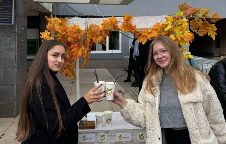 Студенти-медійники взяли участь у благодійному ярмарку в УжНУ