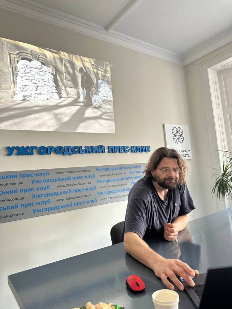 Чеський фотограф-документаліст спілкувався з медійниками про роботу в умовах війни